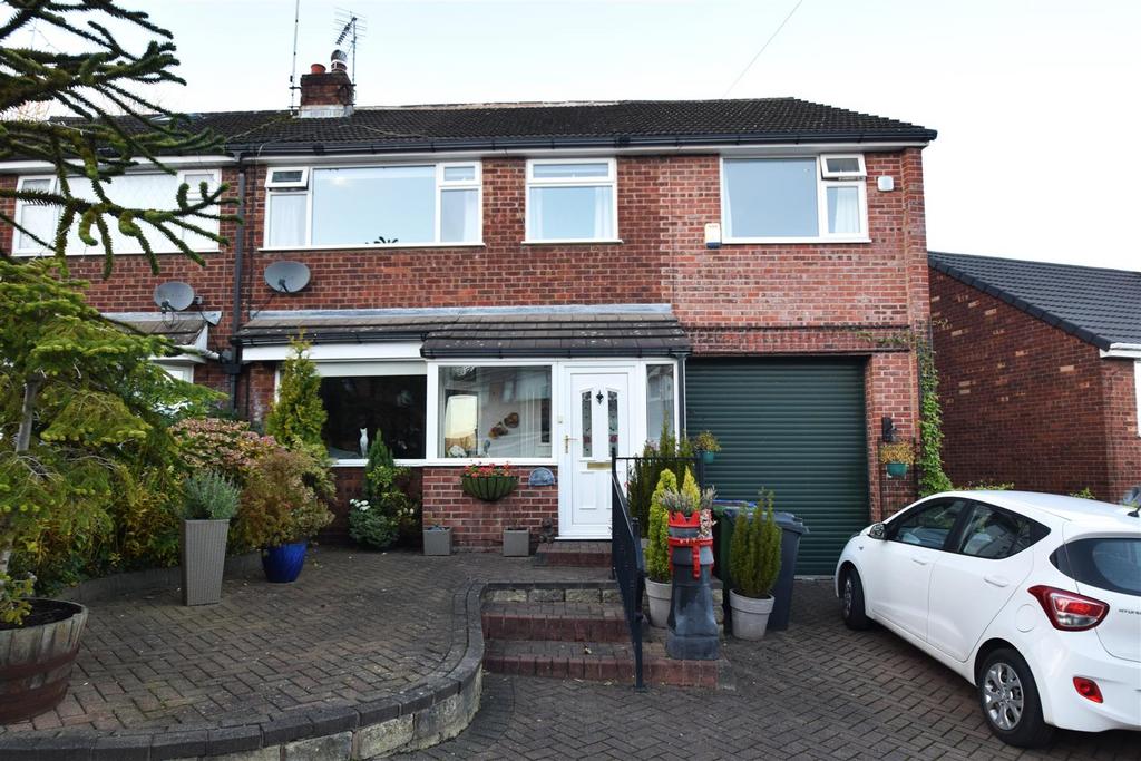 Sandy Grove, Dukinfield SK16 4 bed semidetached house for sale £300,000
