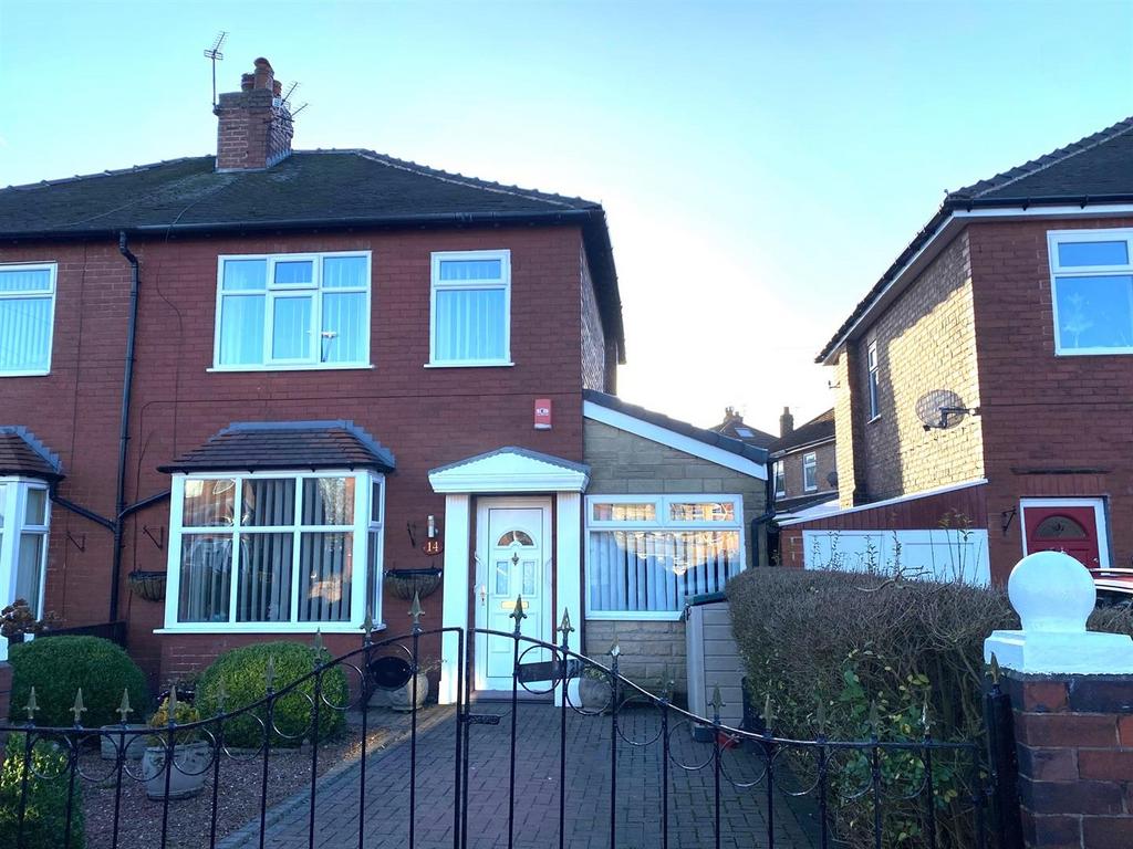 Kenyon Avenue, Dukinfield SK16 3 bed semidetached house for sale £
