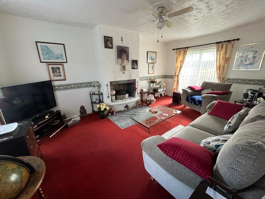 Stamford Drive, Stalybridge SK15 3 bed terraced house for sale £180,000