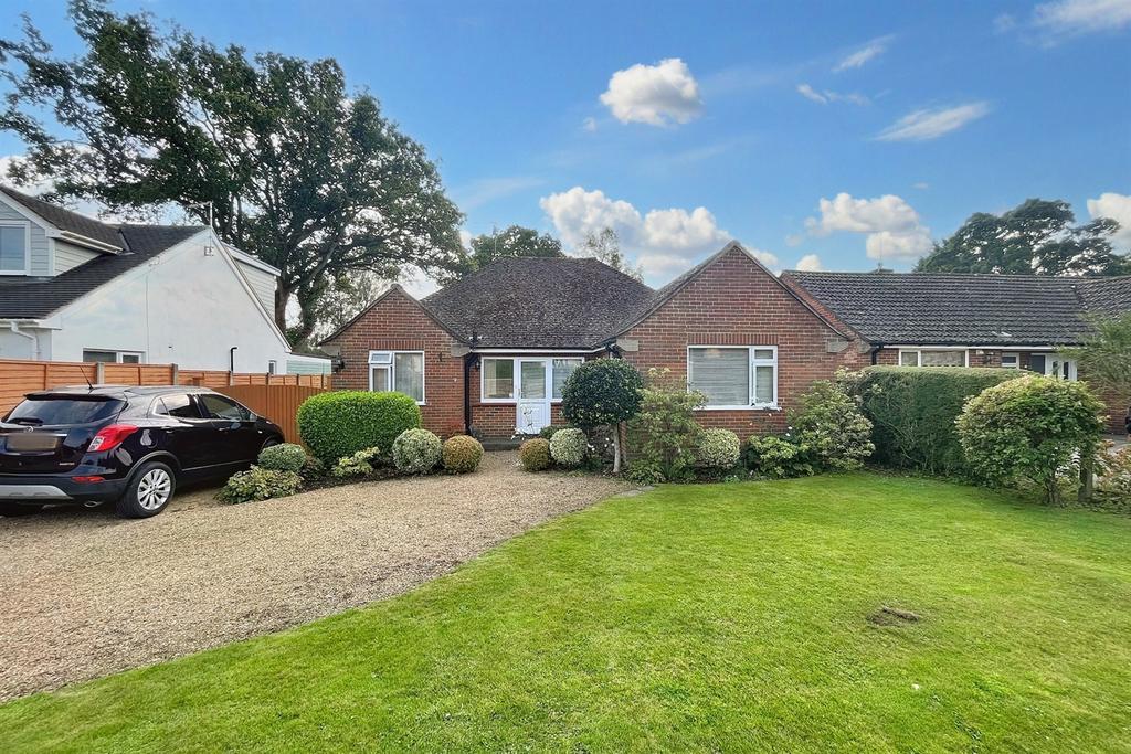 Verwood 4 bed detached bungalow for sale £550,000