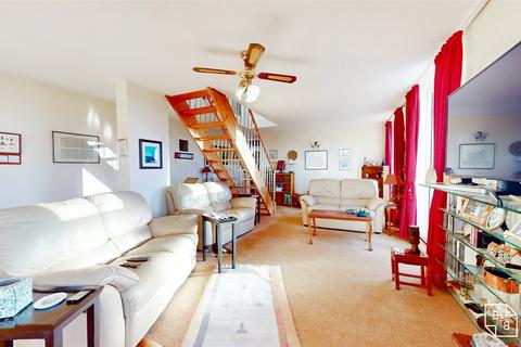 3 bedroom penthouse for sale - Maybourne Grange, Turnpike Link, Croydon, CR0