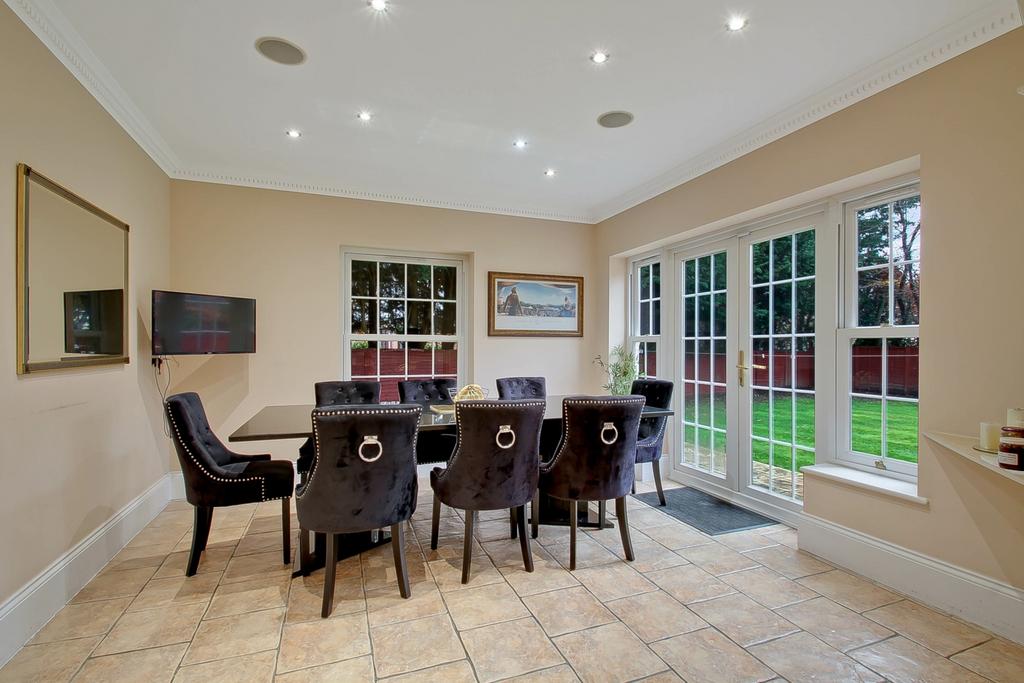 Breakfast Room