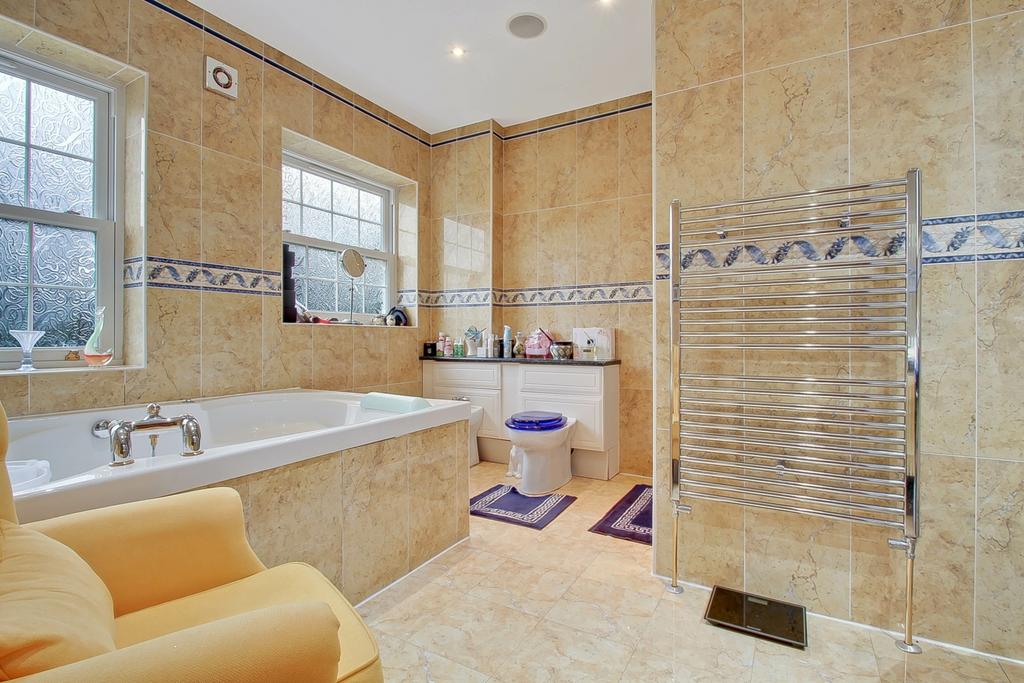 Master En-Suite