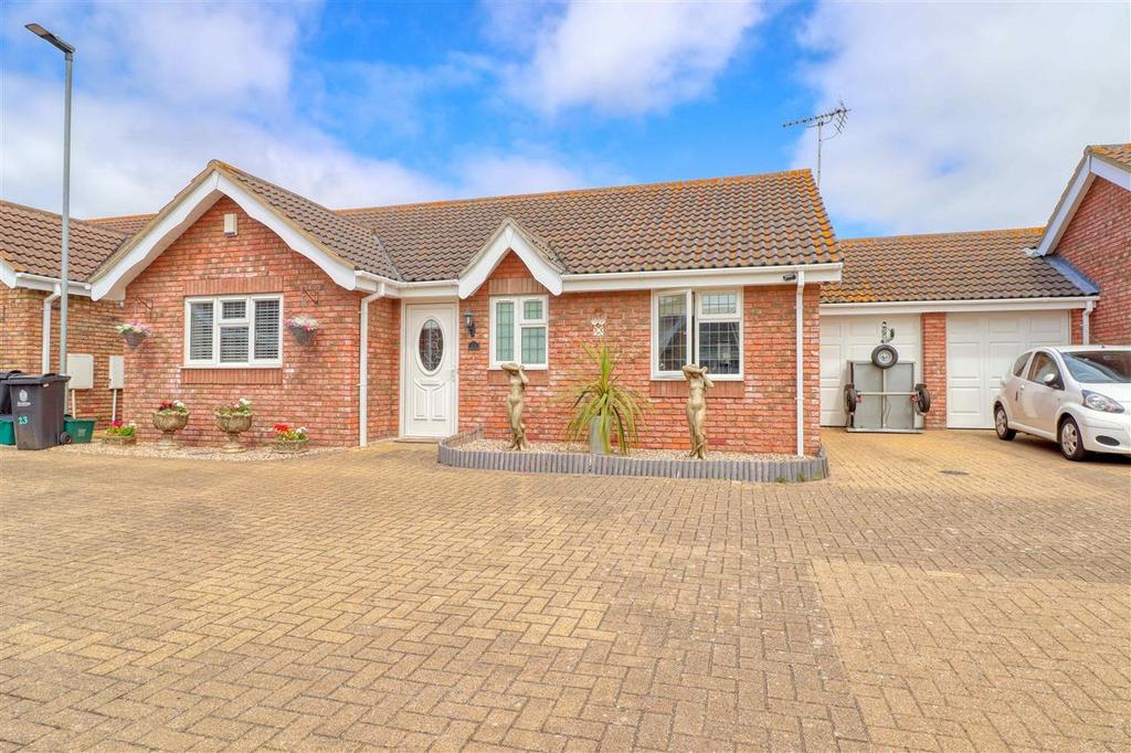 Great Clacton CO15 2 bed bungalow for sale £299,995