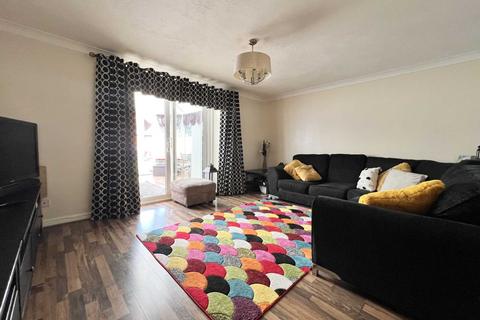 8 Mopsies Road, Basildon, SS14 1GA