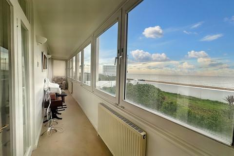 2 bedroom flat for sale, 28 Marine Parade, Hythe, Kent. CT21