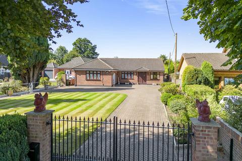 4 bedroom detached house for sale, Spring Pond Meadow, Brentwood CM15