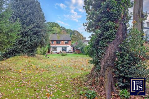 3 bedroom detached house for sale, Ingrave Road, Brentwood CM13