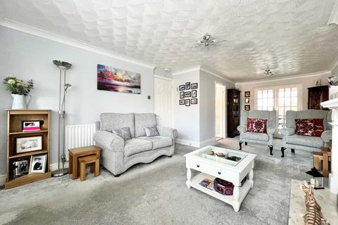 4 Birds Close, Ramsden Heath, Billericay, CM11 1JB