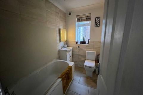 2 bedroom maisonette for sale - Doddinghurst Road, Brentwood CM15