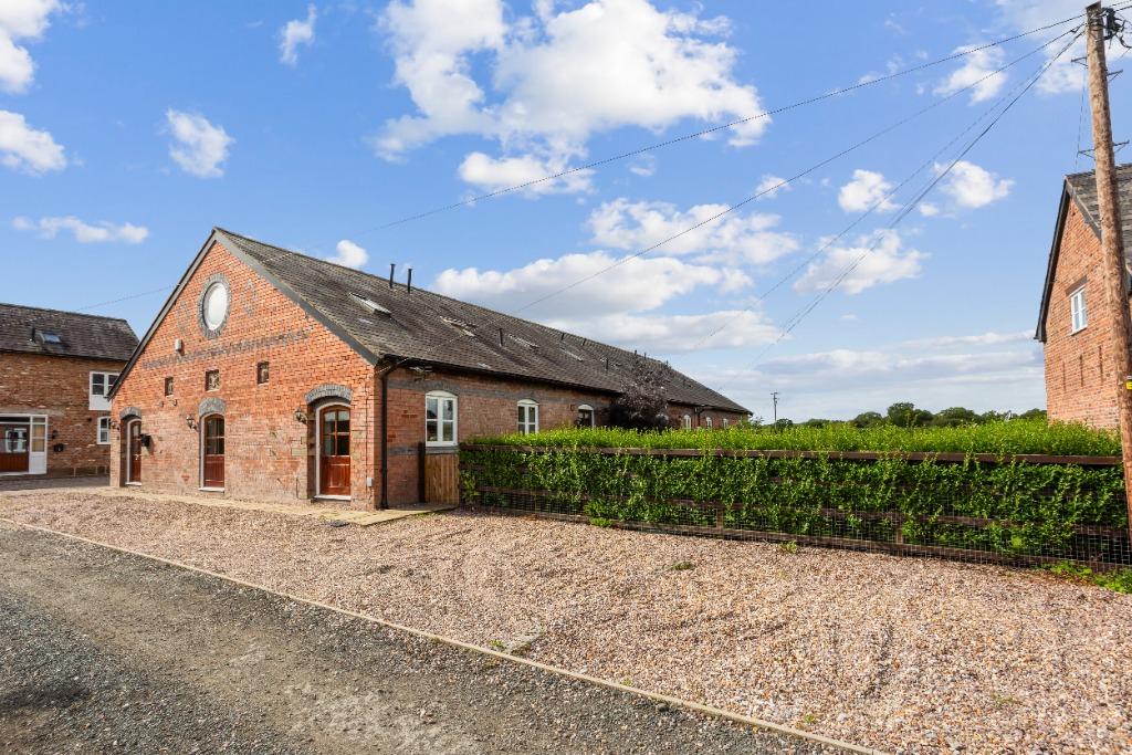 Wrexham Road, Holt, LL13 3 bed barn conversion for sale £500,000