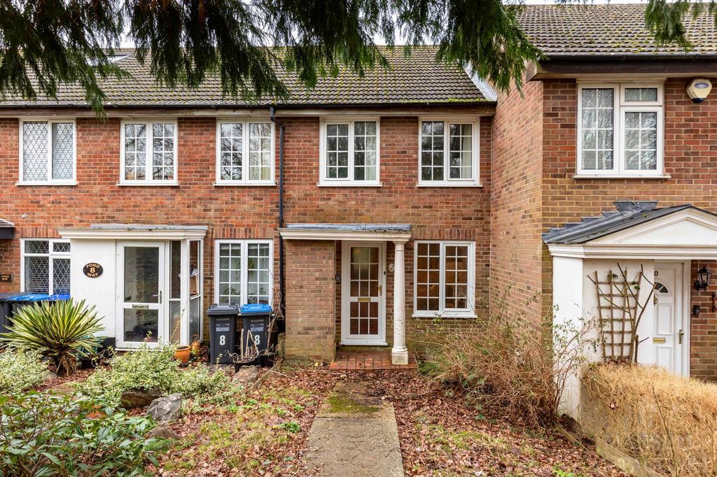 East Grinstead, East Grinstead RH19 2 bed terraced house for sale £325,000