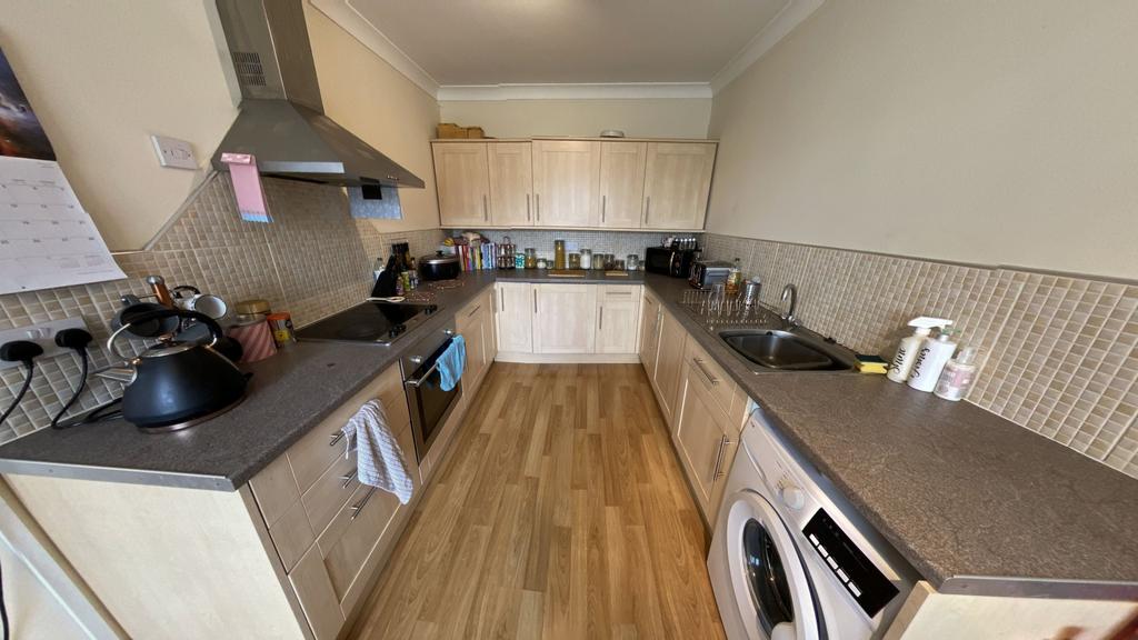 Fairwater Grove West, Fairwater, Cardiff 2 bed flat to rent £850 pcm