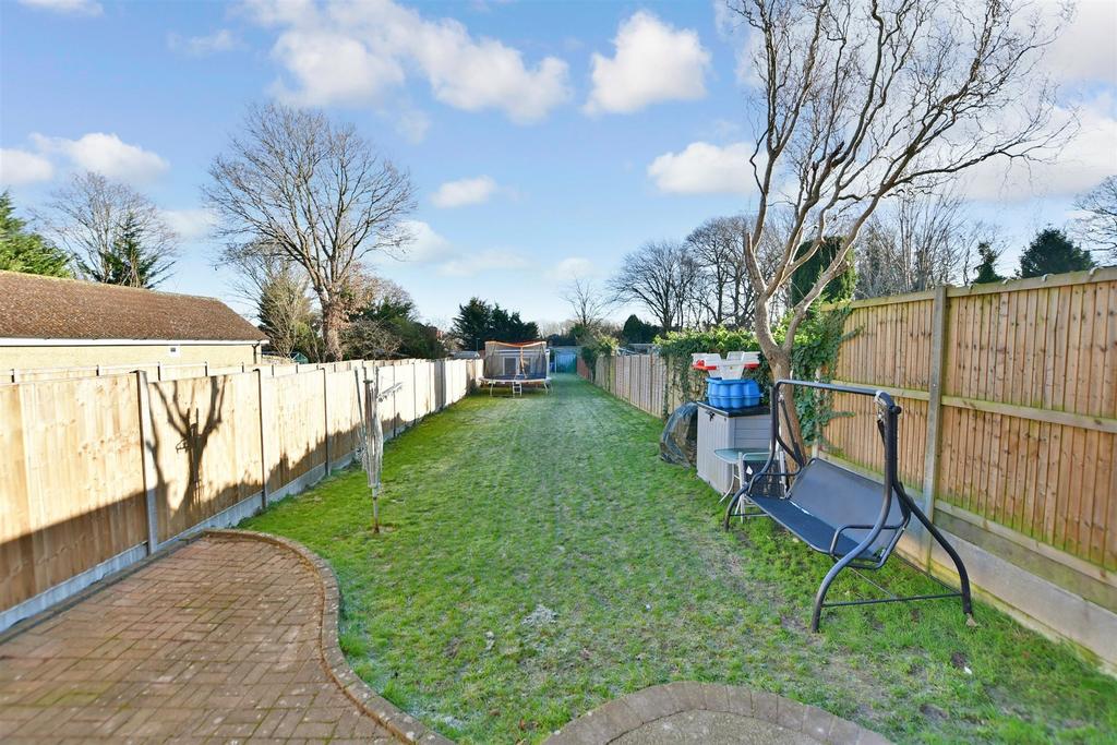 Edwin Road, Rainham, Gillingham, Kent 4 bed semidetached house for