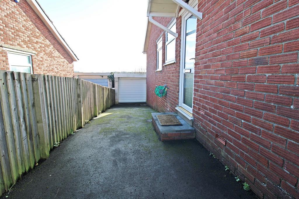 Llantrisant, Pontyclun CF72 2 bed semidetached house for sale £214,950