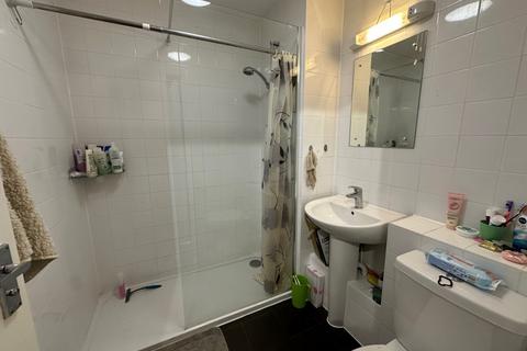 2 bedroom apartment to rent, Richard Moore Court, Dagenham Essex, RM10