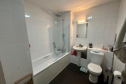 2 bedroom apartment to rent, Richard Moore Court, Dagenham Essex, RM10