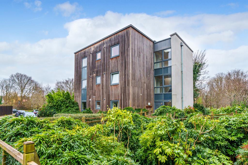Whittets Ait, Jessamy Road, Weybridge, KT13 1 bed apartment for sale £370,000