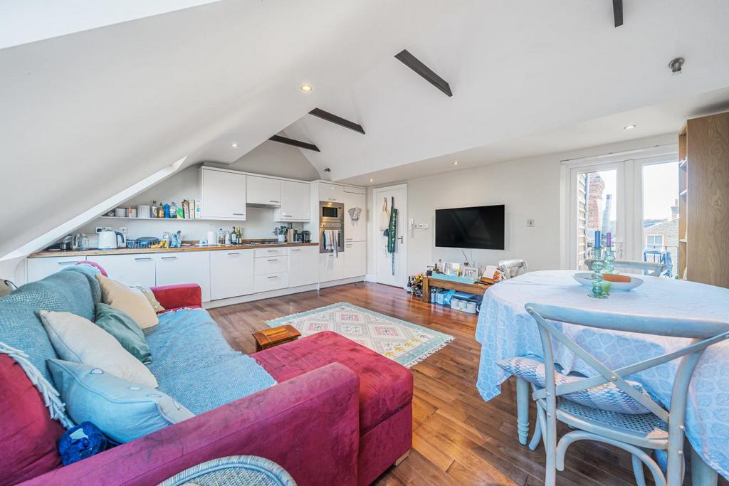 Clapham Common West Side, Clapham 2 bed flat for sale £619,950