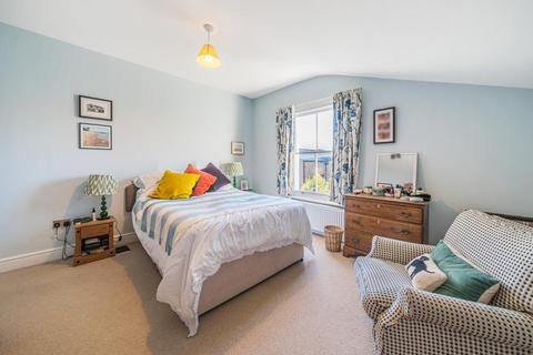 2 bedroom flat for sale, Clapham Common West Side, Clapham