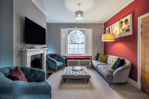 25 Allingham Street, London, N1 8NX
