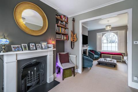 25 Allingham Street, London, N1 8NX