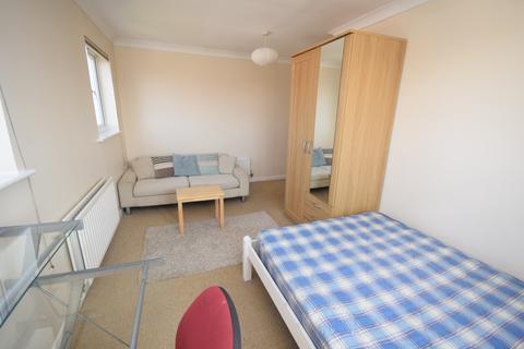 3 bedroom flat to rent, Mosquito Way, Hatfield AL10