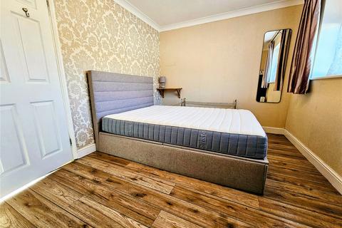 1 bedroom maisonette to rent, Highclere Court, Knaphill, Woking, Surrey, GU21