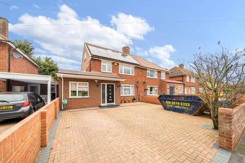 5 bedroom detached house to rent, Windsor,  Berkshire,  SL4