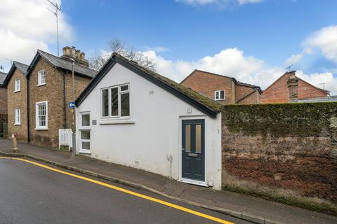 3 bedroom detached house to rent, Chesham Road, Berkhamsted HP4