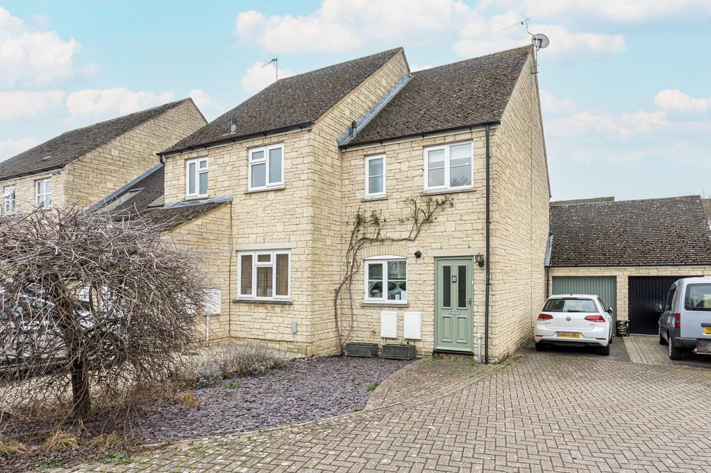 Stow Avenue, Witney, OX28 2 bed semidetached house for sale £325,000