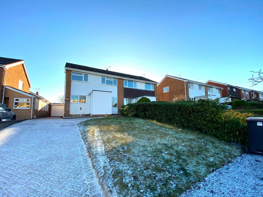 Paris Avenue, Westlands, NewcastleunderLyme, ST5 3 bed semidetached