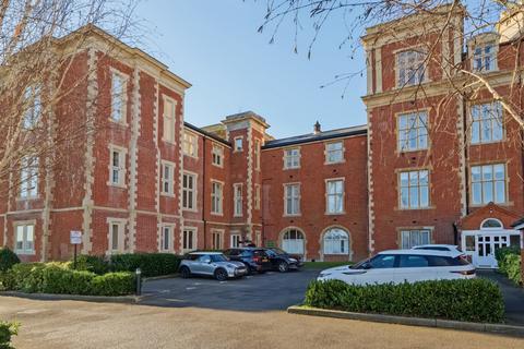1 bedroom apartment for sale, Royal Earlswood Park, Redhill, Surrey