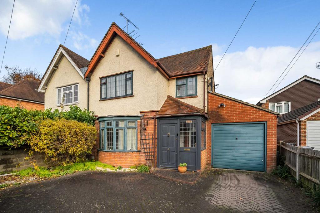 Woodcote Road, Reading RG4 4 bed semidetached house for sale £575,000