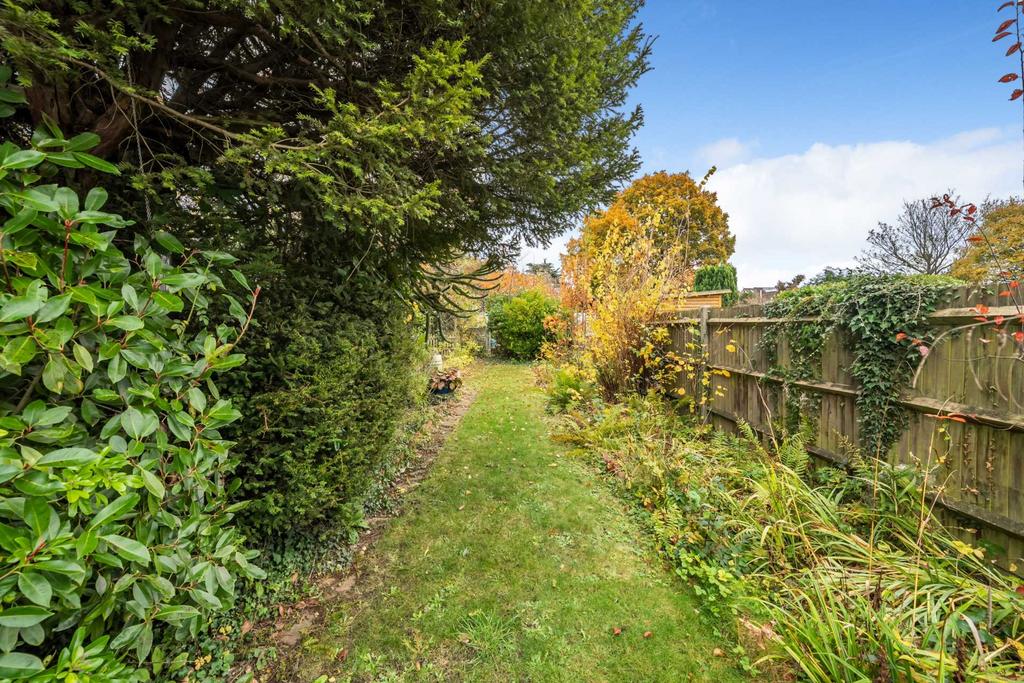 Woodcote Road, Reading RG4 4 bed semidetached house for sale £575,000