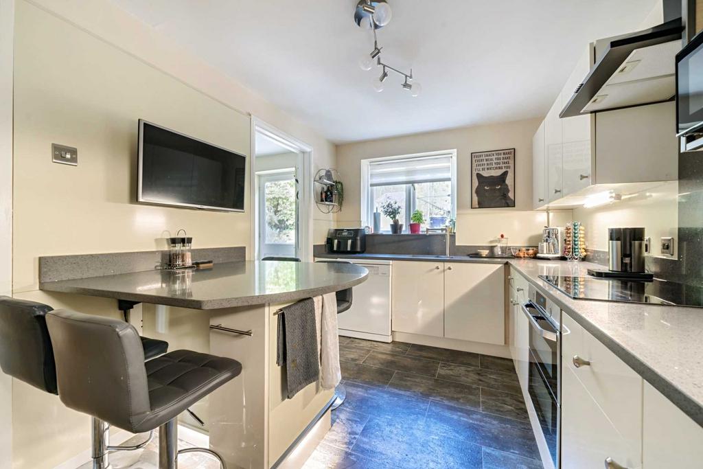 Tredegar Road, Reading RG4 4 bed detached house for sale £650,000