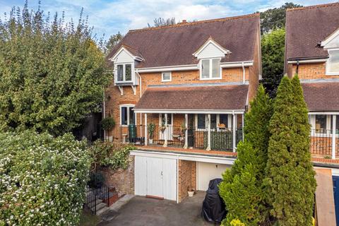 37 Tredegar Road, Emmer Green, Reading, RG4 8PF