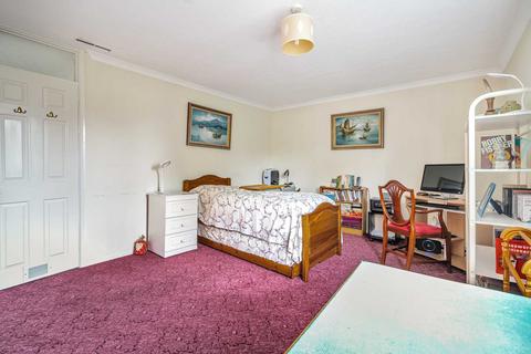 18 Farm Close, Purley On Thames, Reading, RG8 8BA