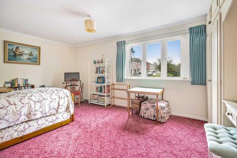 18 Farm Close, Purley On Thames, Reading, RG8 8BA