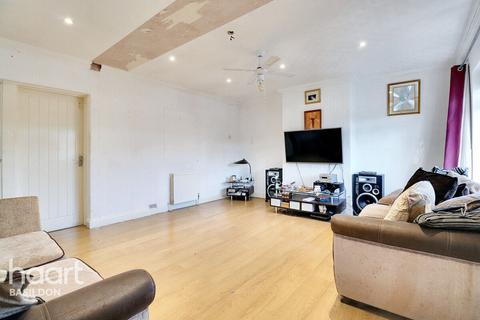 54 Basildon Drive, Basildon, SS15 5RN