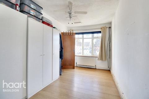 54 Basildon Drive, Basildon, SS15 5RN
