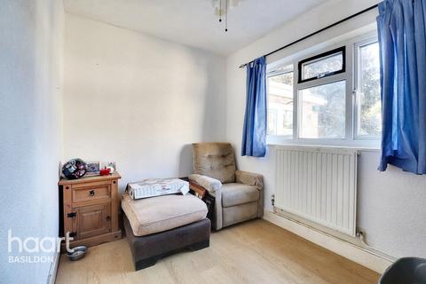 54 Basildon Drive, Basildon, SS15 5RN