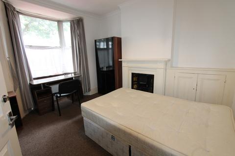5 bedroom terraced house to rent, Rosefield Street, Leamington Spa, CV32