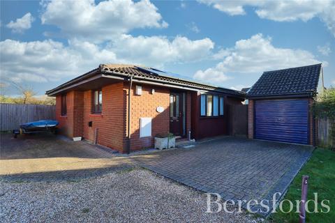 2 bedroom bungalow for sale - Grebe Close, Mayland, CM3