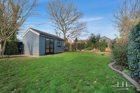 49 Ravenscourt Drive, Hornchurch, RM12 6HP