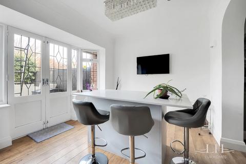 49 Ravenscourt Drive, Hornchurch, RM12 6HP