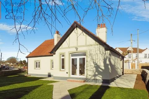 4 bedroom detached bungalow for sale, Old Village Lane, Nottage, Porthcawl, Bridgend. CF36 3SP