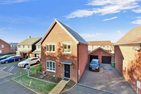 4 bedroom detached house for sale, Saunders Field, Maidstone, Kent