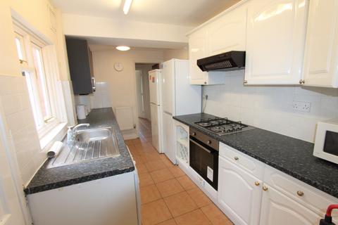 6 bedroom terraced house to rent, Clapham Terrace, Leamington Spa, CV31
