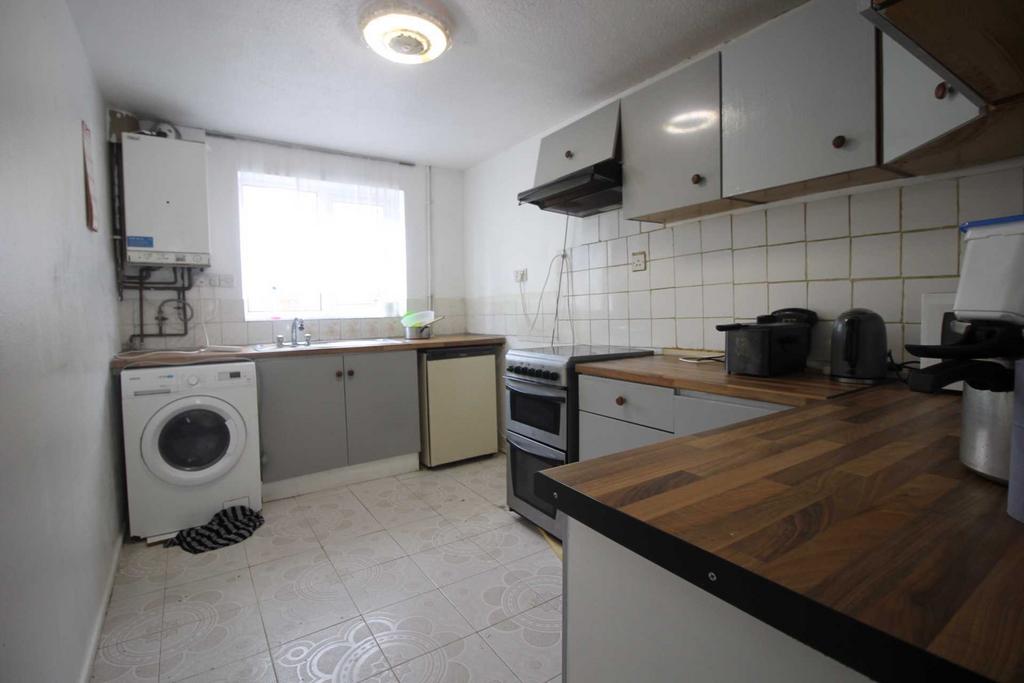 Brussels Way, Luton LU3 3 bed terraced house for sale £260,000